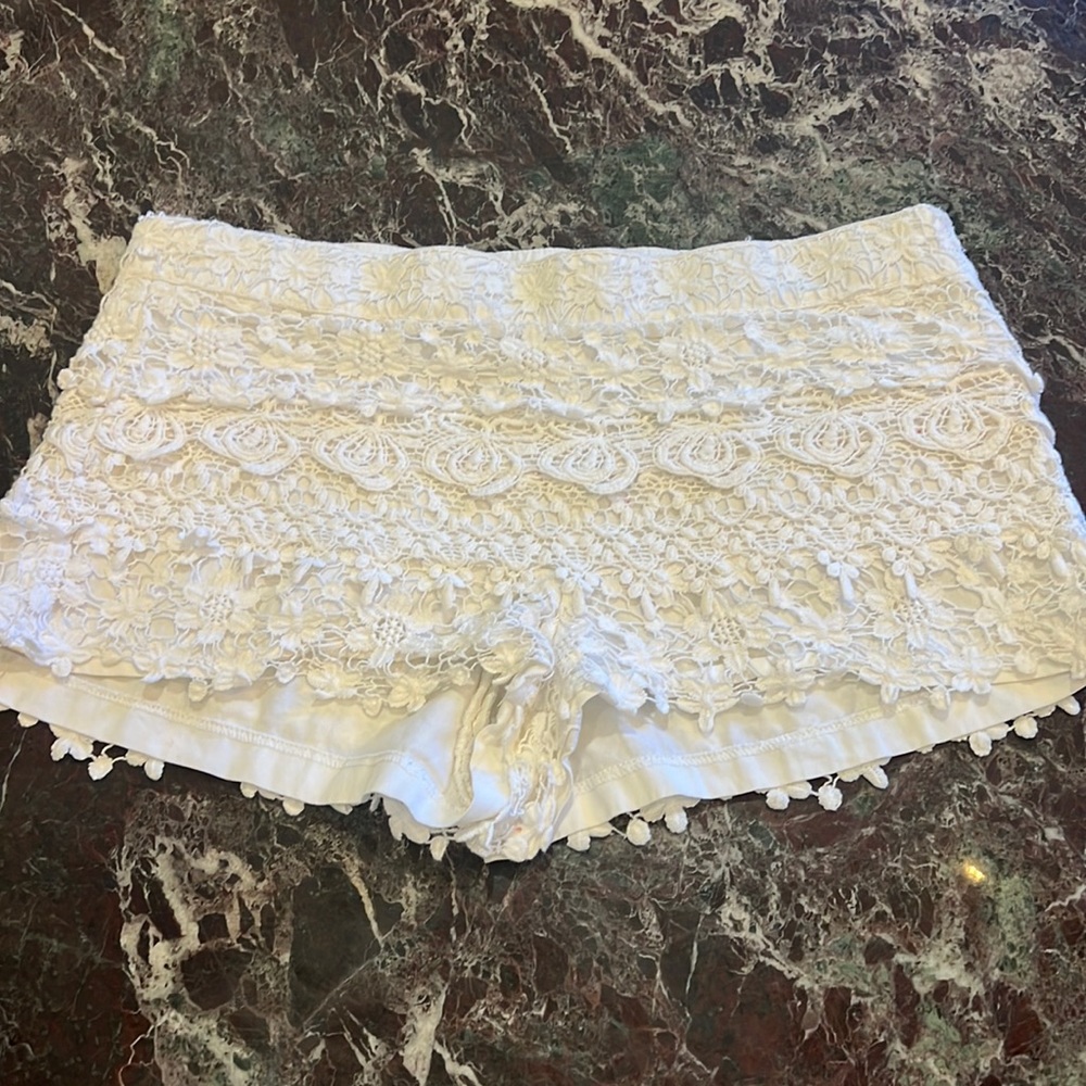 Zara White lace style mini shorts/size medium